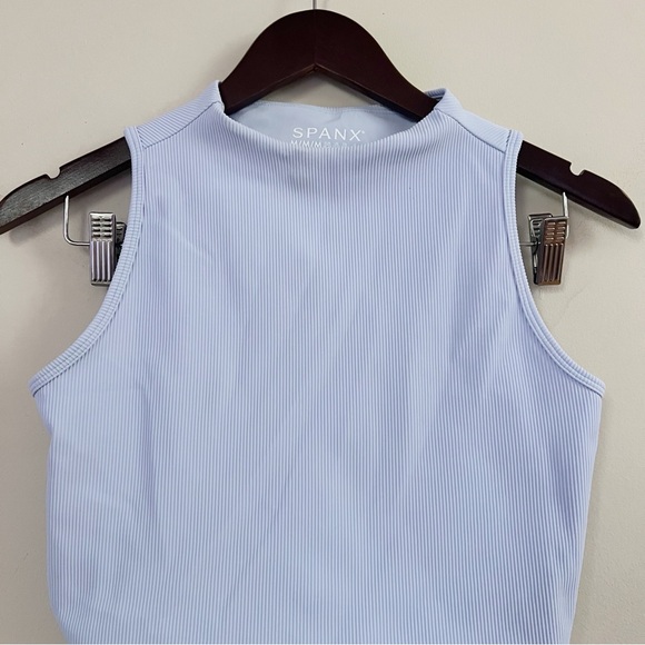 Spanx Contour Rib Mock Neck Crop Top in Light Blue Sleeveless Size Medium - Picture 2 of 8